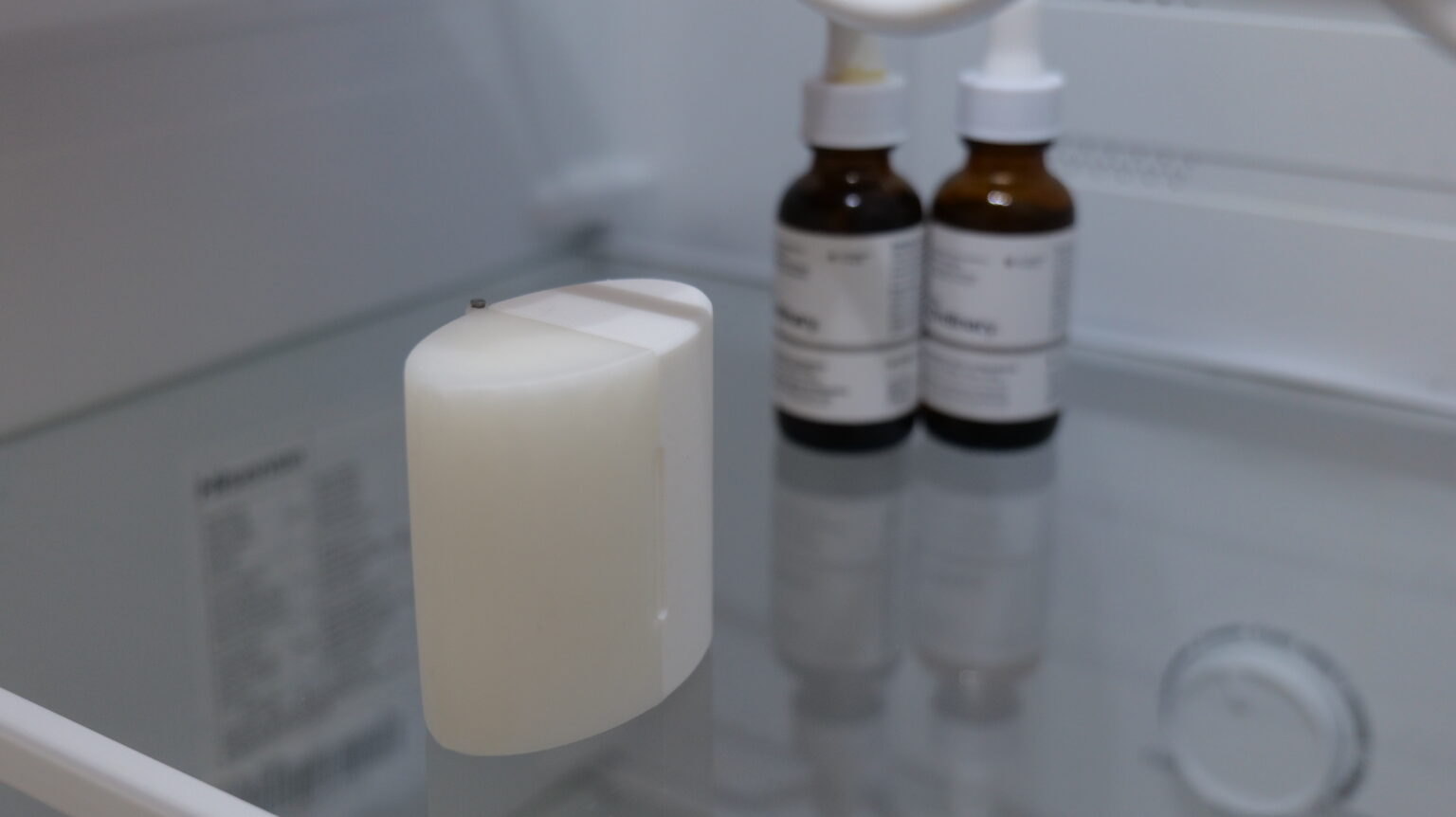 Patches are kept in a small fridge container so hydrogels stay stable and do not get lost. A neat way to keep a monthly supply ready at home.